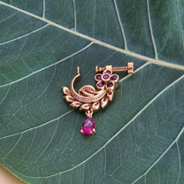 Nose pin, peacock motif. Ahankaraka AKNP12.