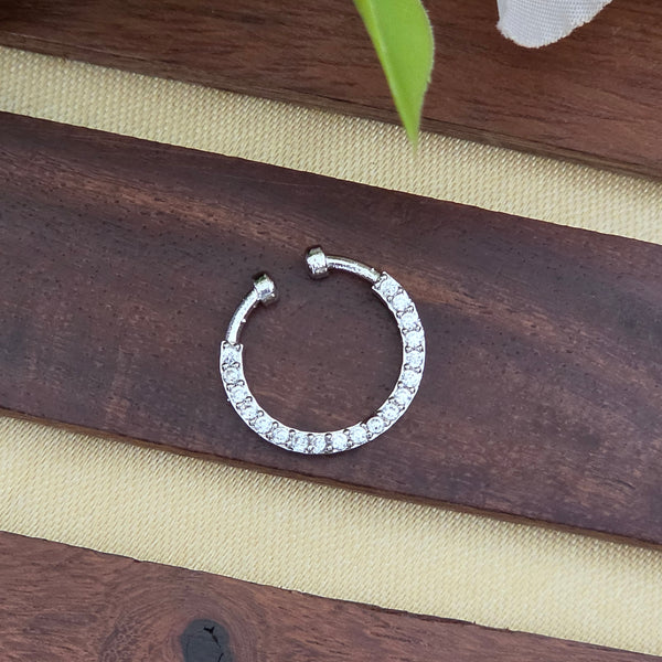Nose pin, white stone motif. Ahankaraka AKNP24.