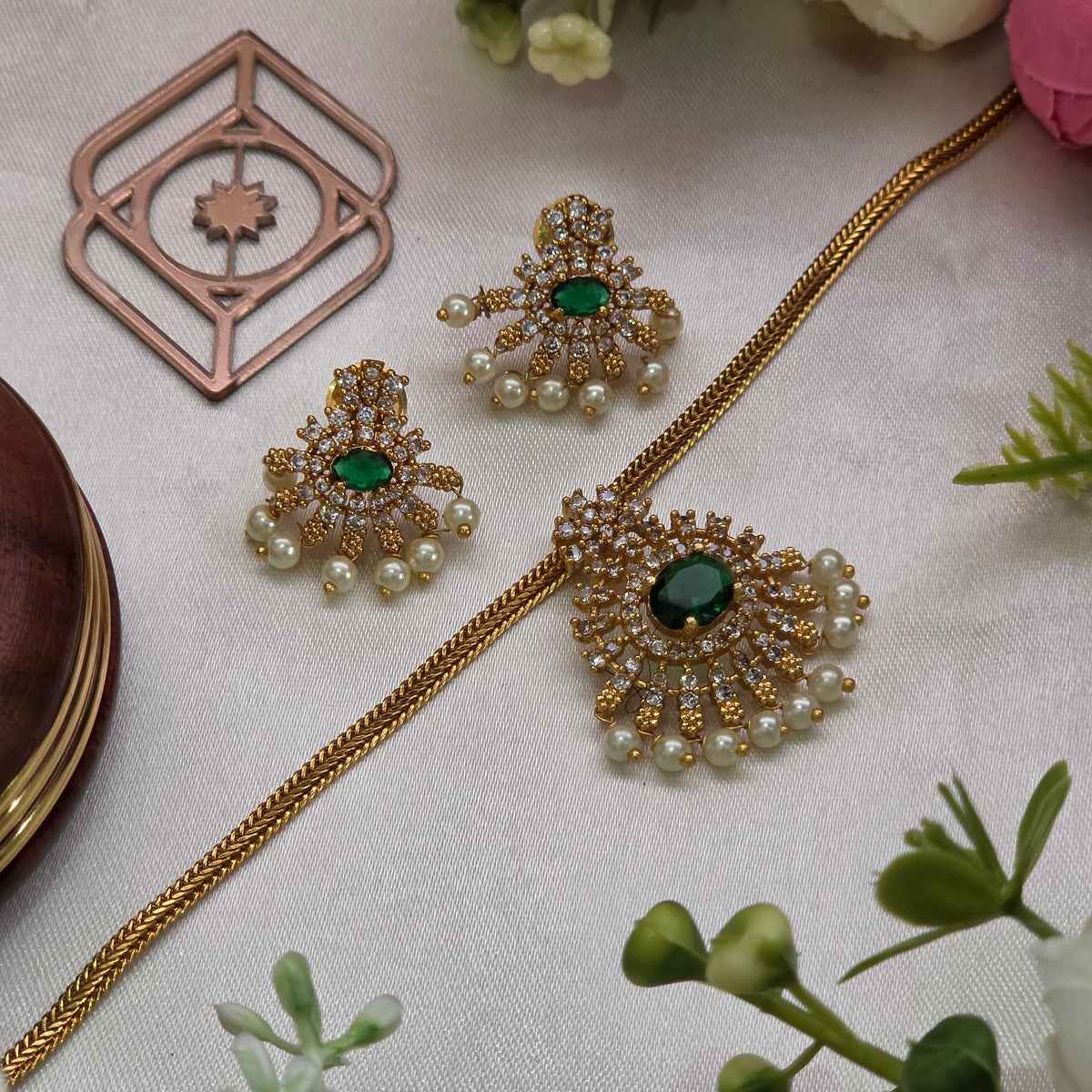 Choker necklace, set with American Diamond stones and emerald. Ahankaraka AKCK15.