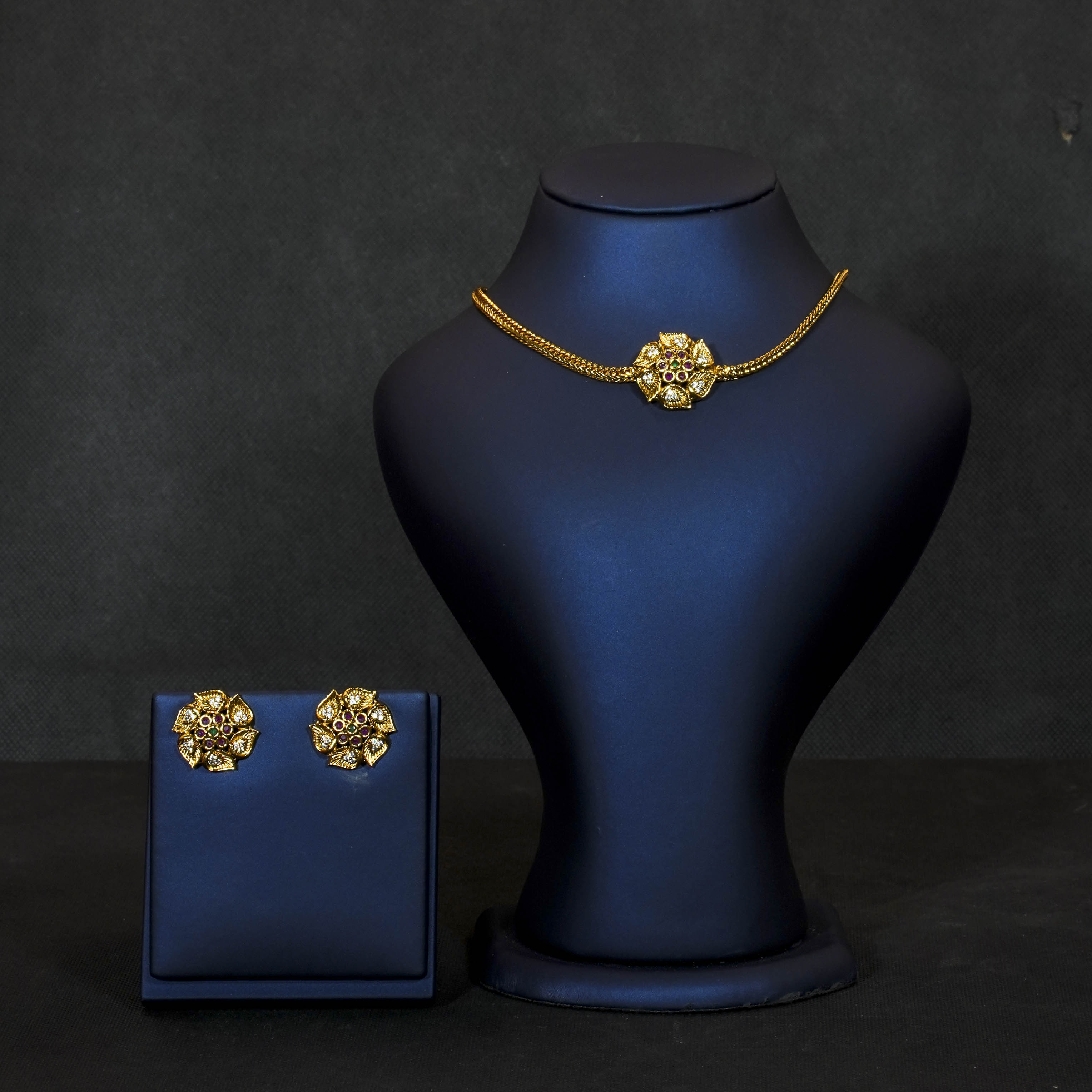 Floral Leaf Pendant Choker Necklace