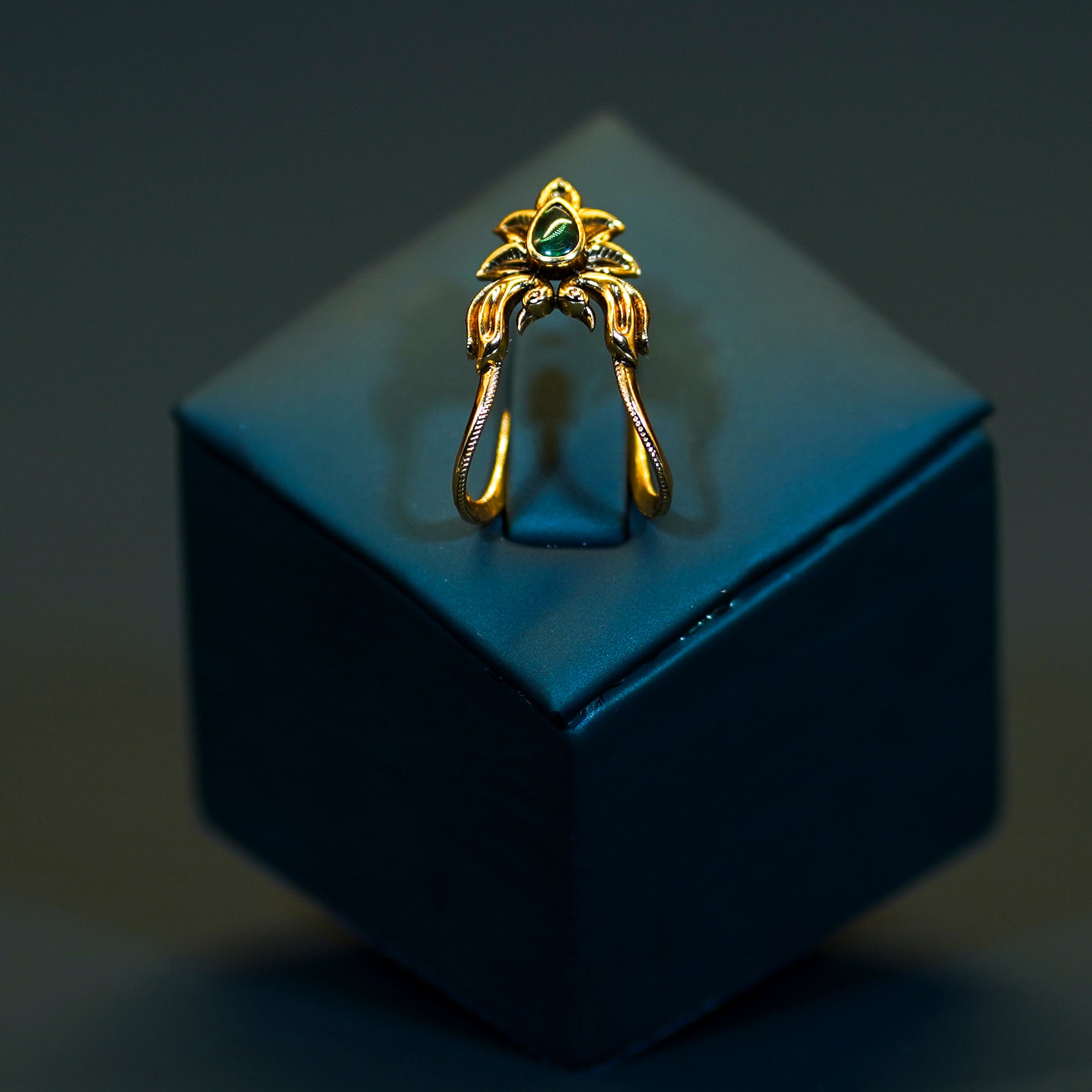 Peacock Floral Green Stone Vanki Design Finger Ring