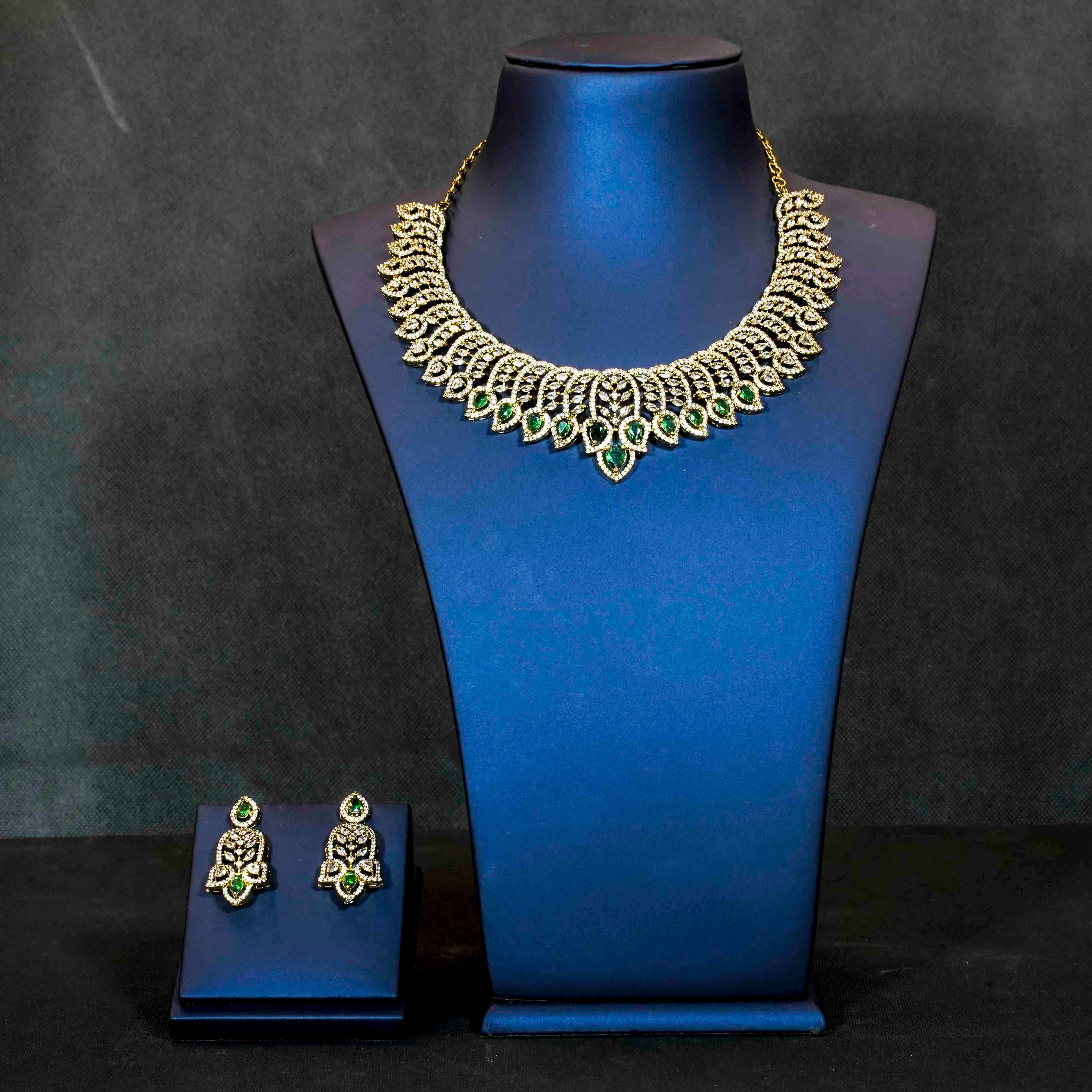 Victoria Polished AD Emerald Stones Choker Necklace