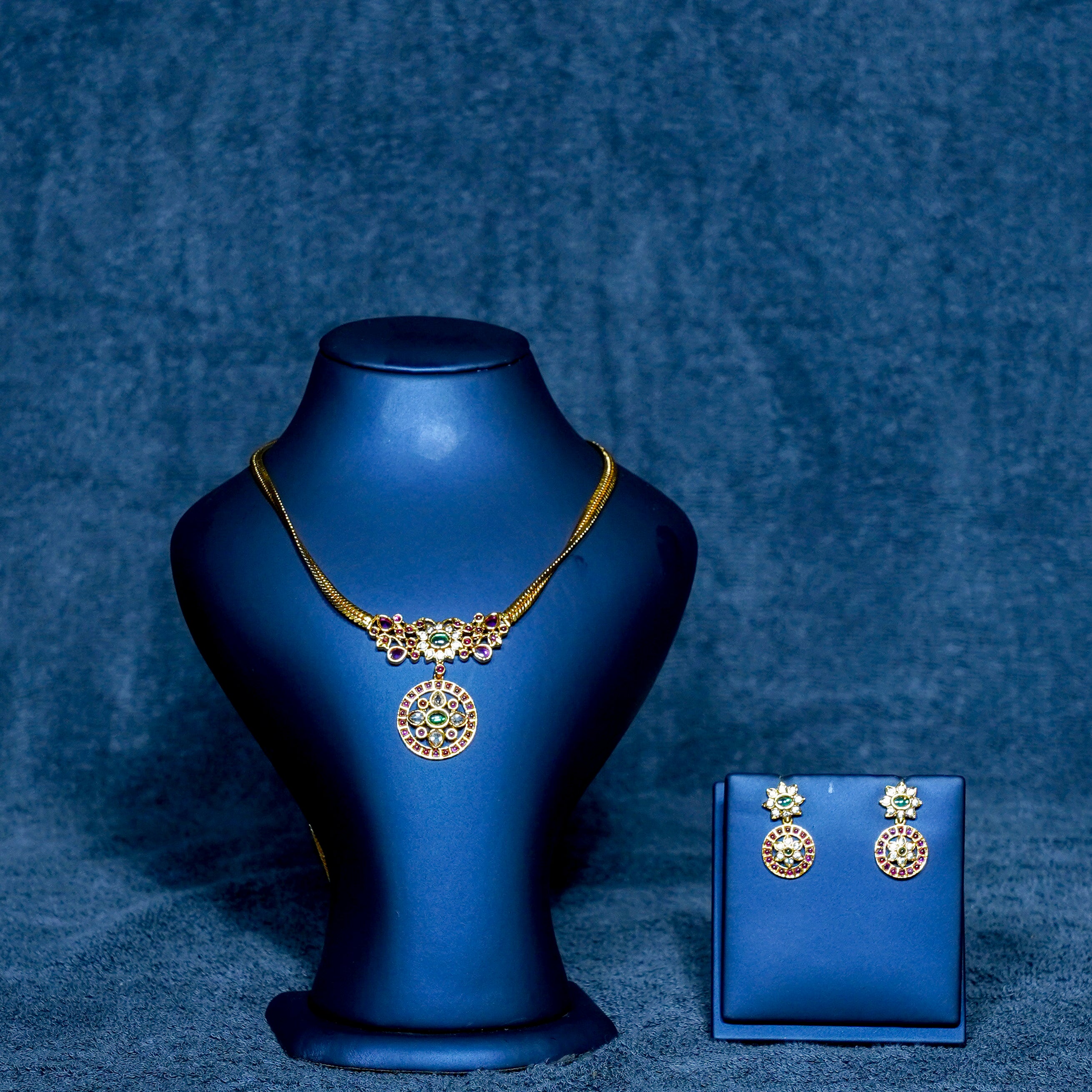 Exquisite Kemp Stones Choker Necklace