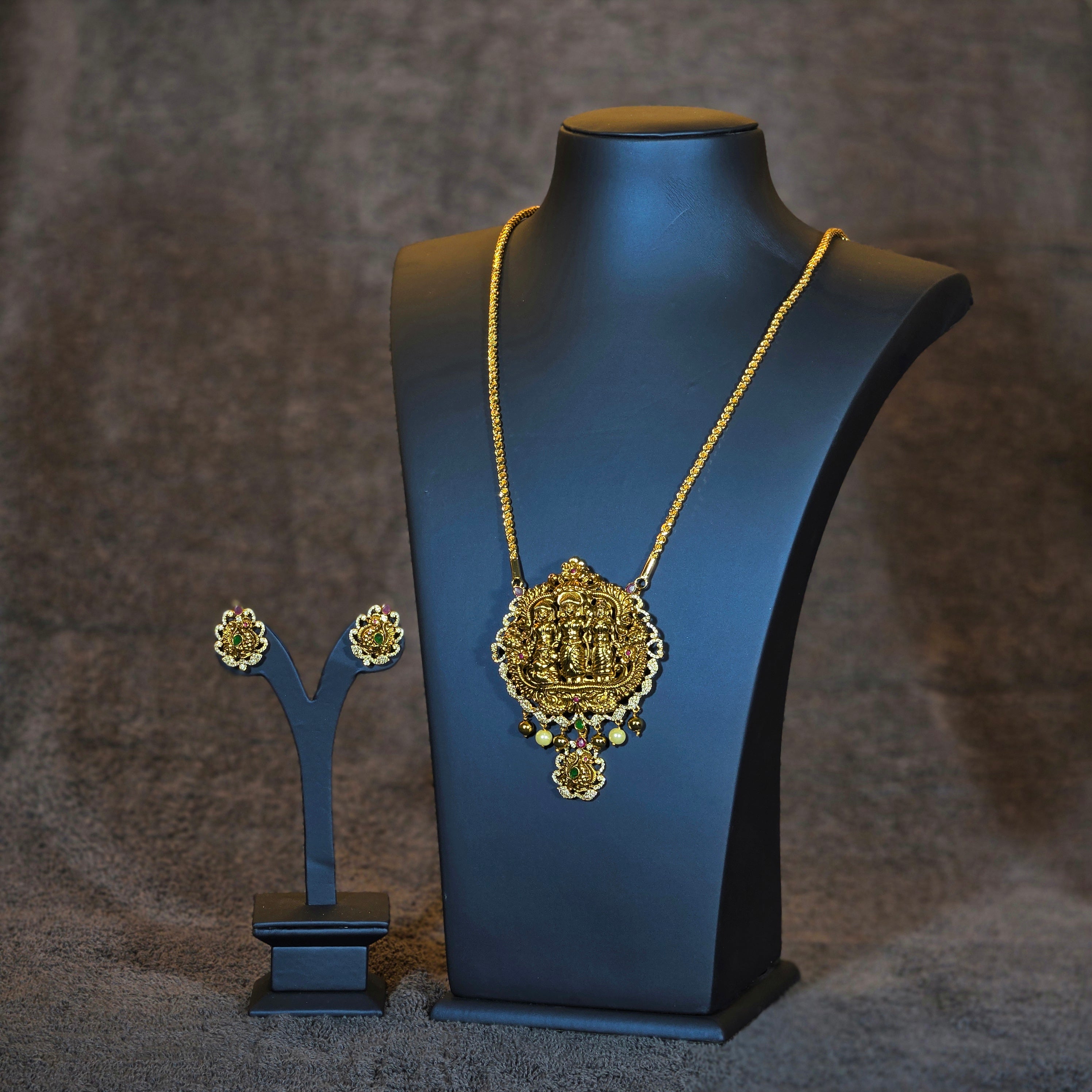 Elegant Ram Parivar Pendant Necklace Set
