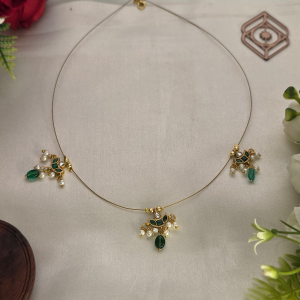 Invisible necklace, emerald motif. Ahankaraka AKIN04.