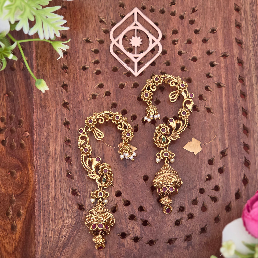 Ear cuff, floral motif and pearls. Ahankaraka AKEC02.