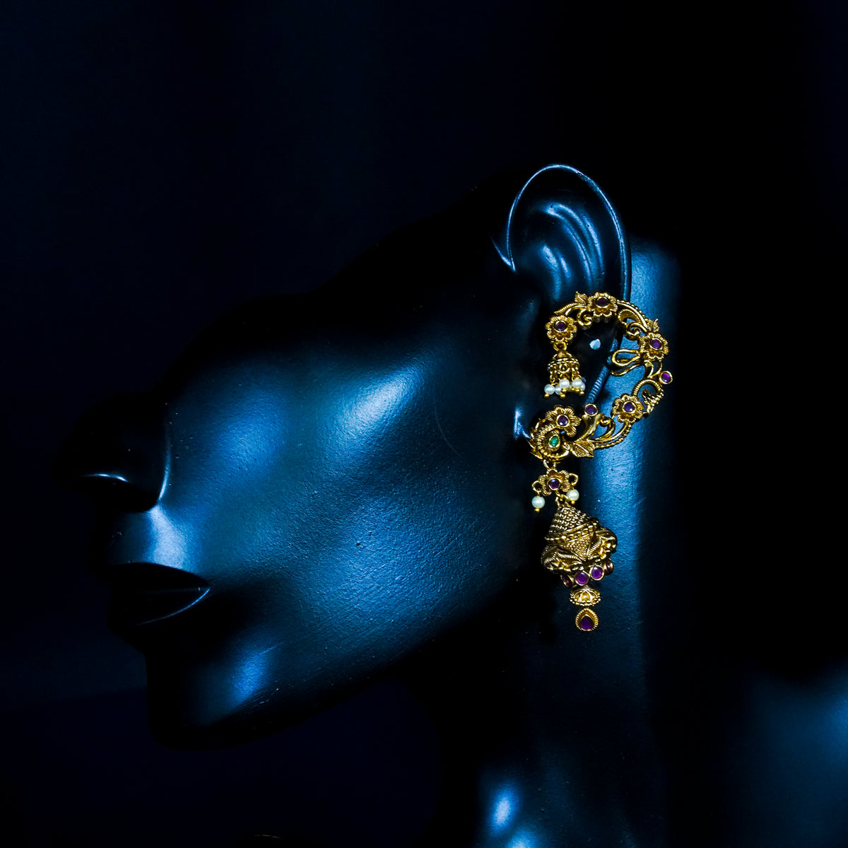 Ear cuff, floral motif and pearls. Ahankaraka AKEC02.