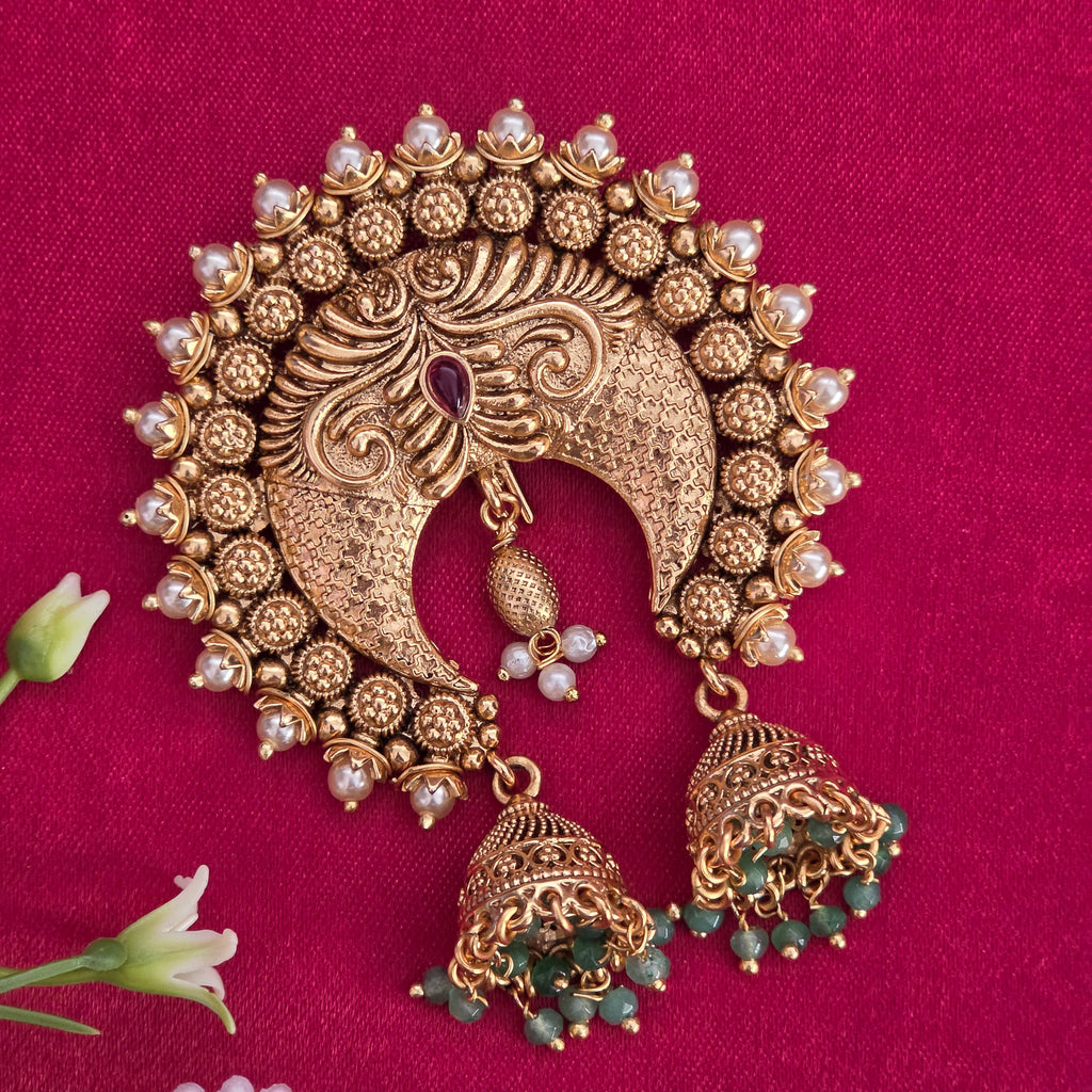 Hair pin, set with mint green beads. Ahankaraka AKHP01.