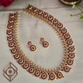Long necklace, set with kemp and pearls. Ahankaraka AKLN05.