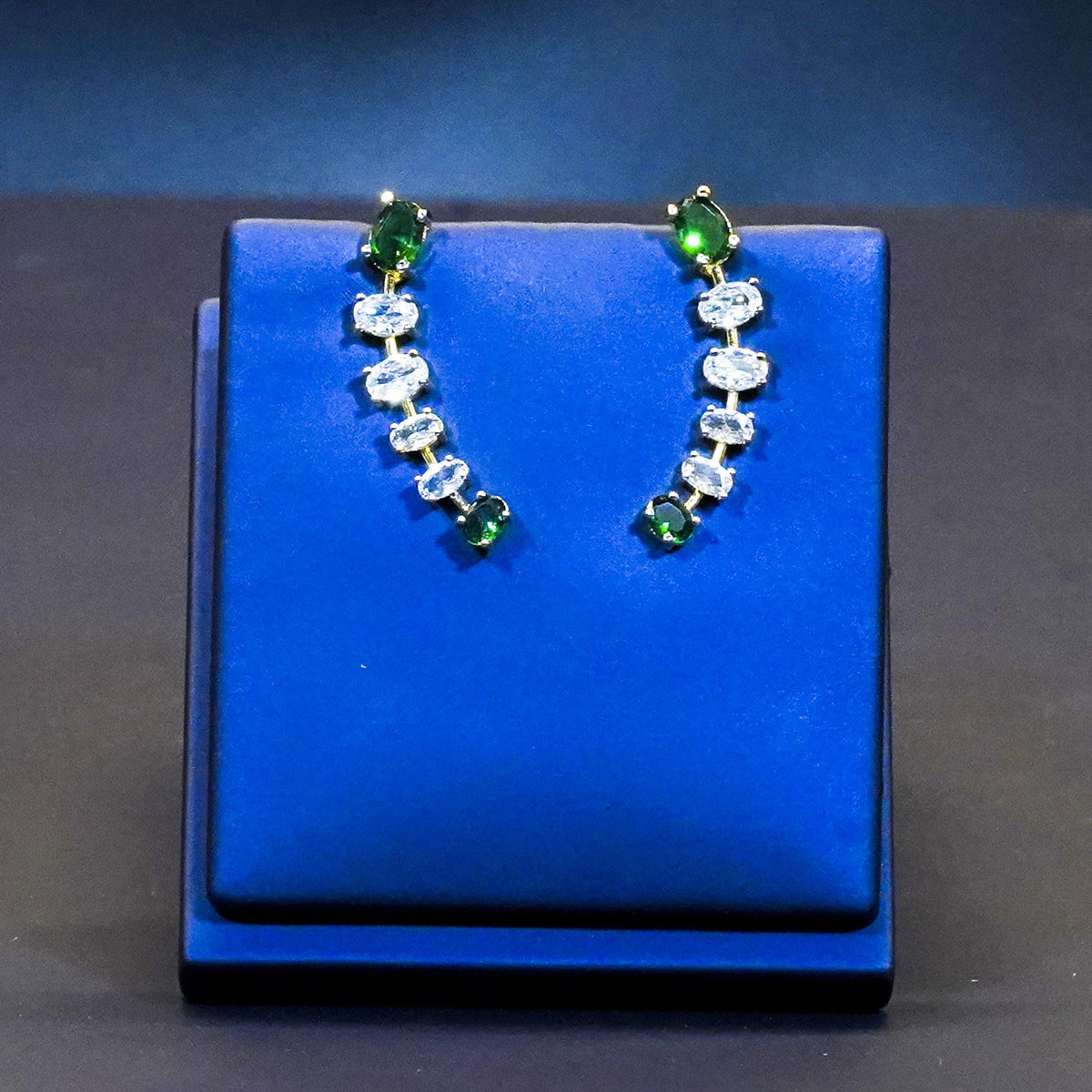 Ear cuff, emerald motif. Ahankaraka AKEC21.