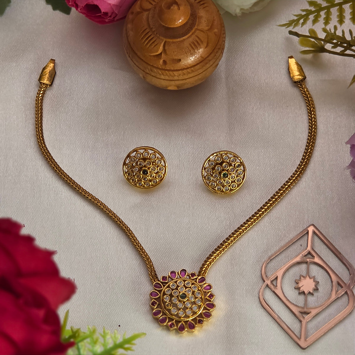 Choker necklace, set with stones in several colours, floral motif. Ahankaraka AKCK14.