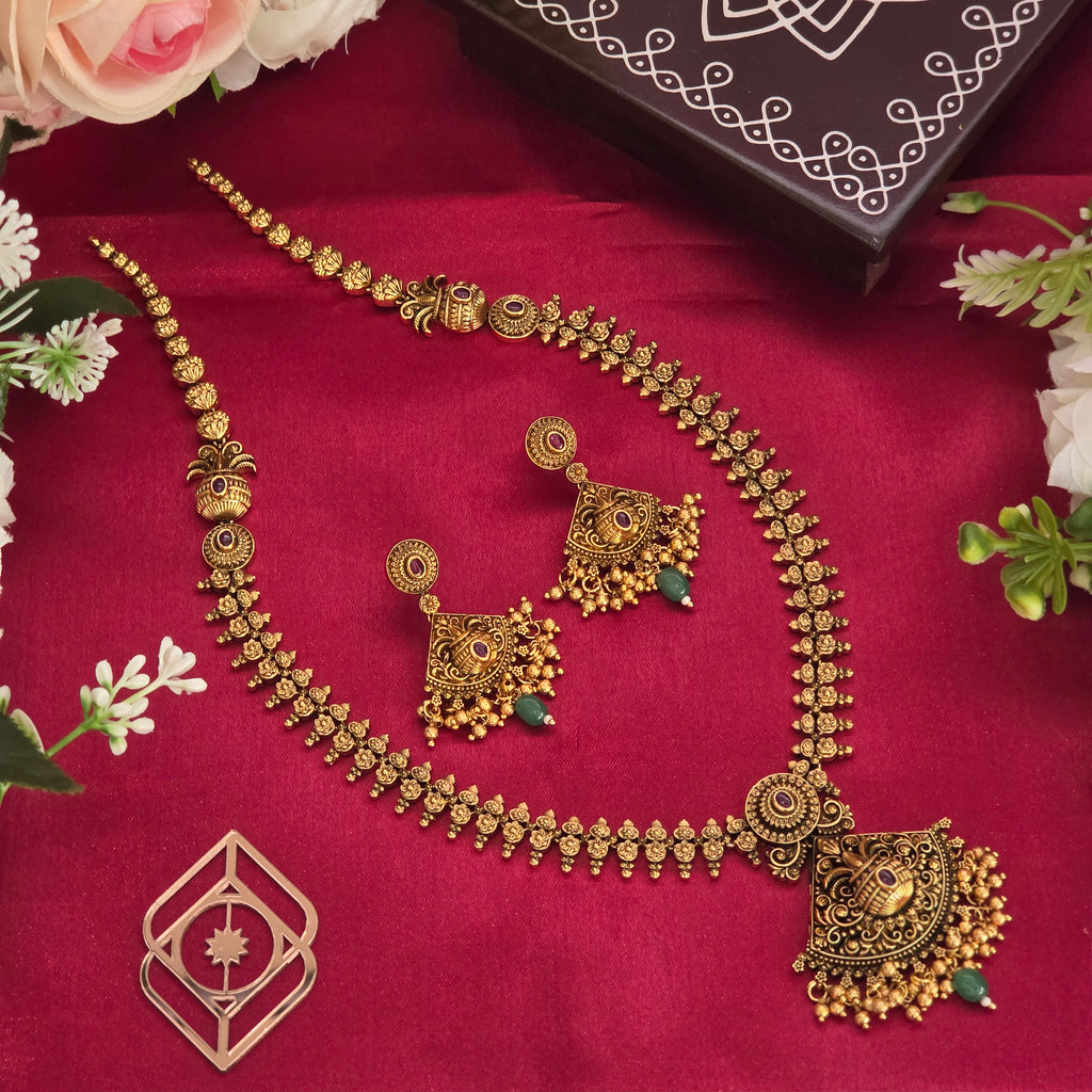 Long necklace, set with mint green beads and gold beads, floral motif. Ahankaraka AKLN14.
