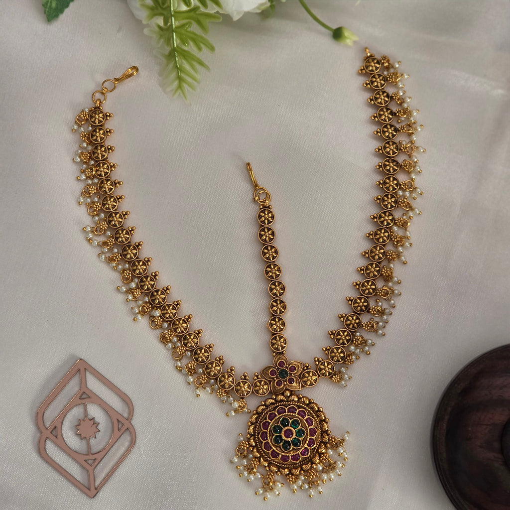 Maang tikka, set with kemp and pearls, floral motif. Ahankaraka AKMT31.