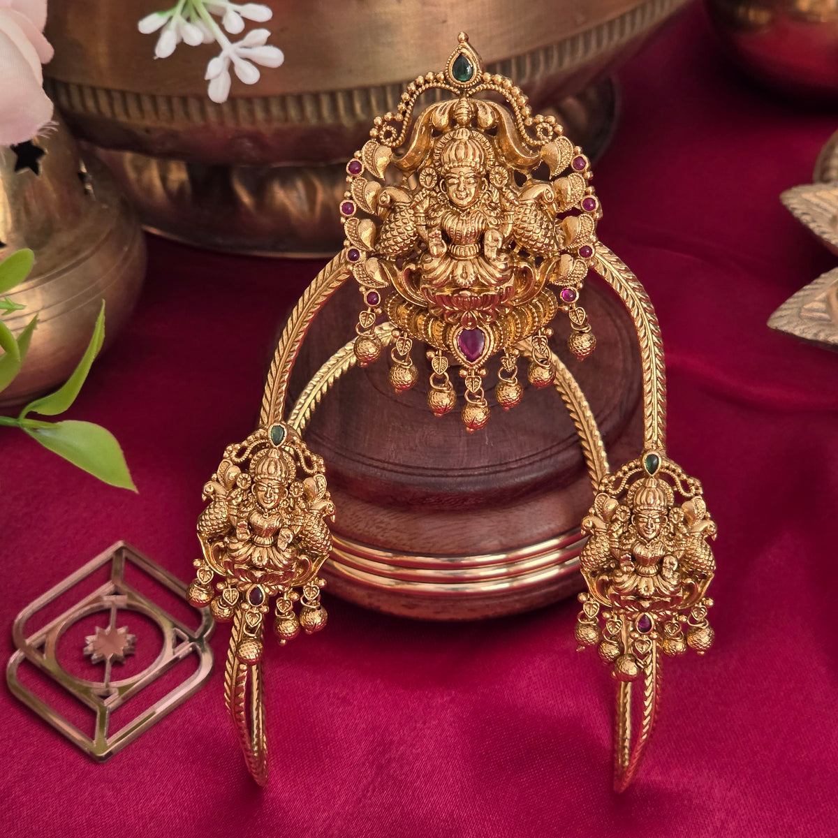 Vanki armlet, Lakshmi and peacock motifs. Ahankaraka AKVK05.