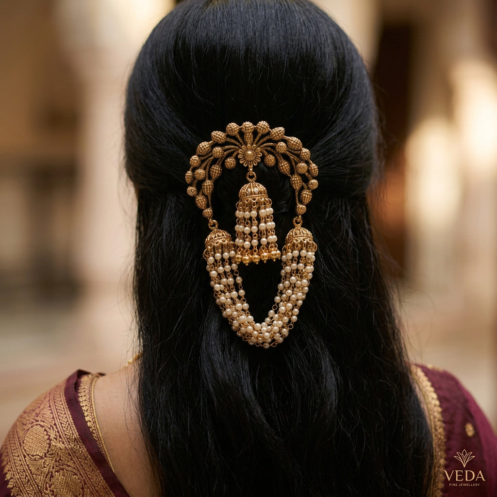 Hair pin, set with pearls. Ahankaraka AKHP08.