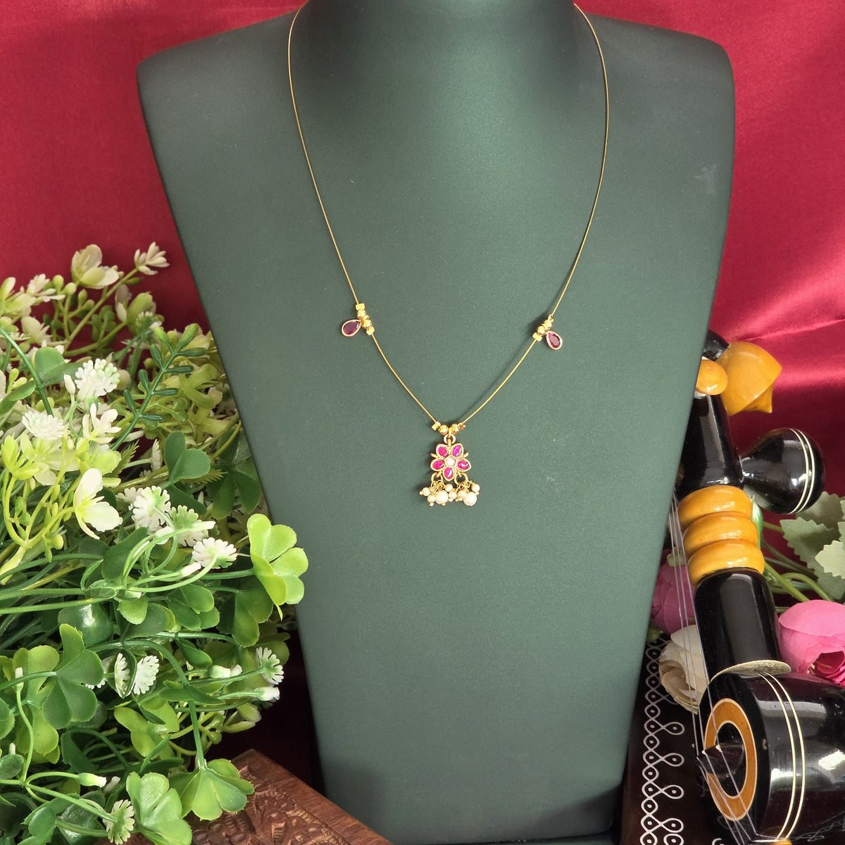 Invisible necklace, floral motif. Ahankaraka AKIN03.